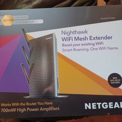 Nighthawk WiFi Mesh Extender AC1900 Dual Band Up To 10,000 Sq Ft