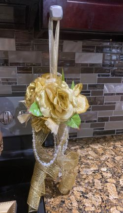 Flower decoration gold pears