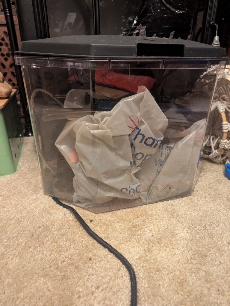 20$ Aquarium With Filter, Rocks, Siphon