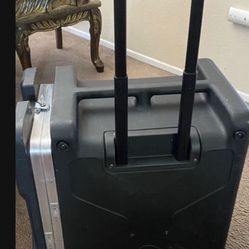 Speakercraft Mobile Sound System With Portable Speaker Attached