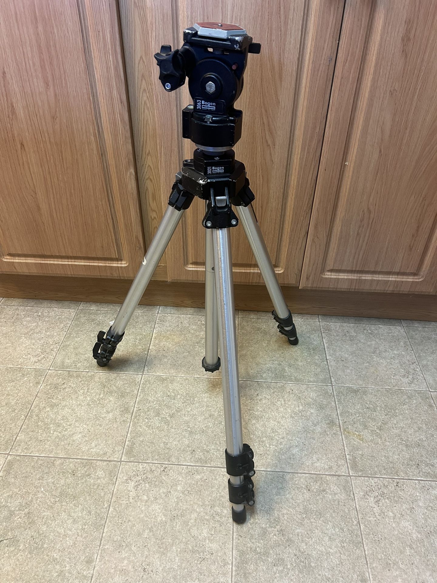 Tripod Bogen Manfrotto 3021 Camera Tripod with 3063 Head Made in Italy