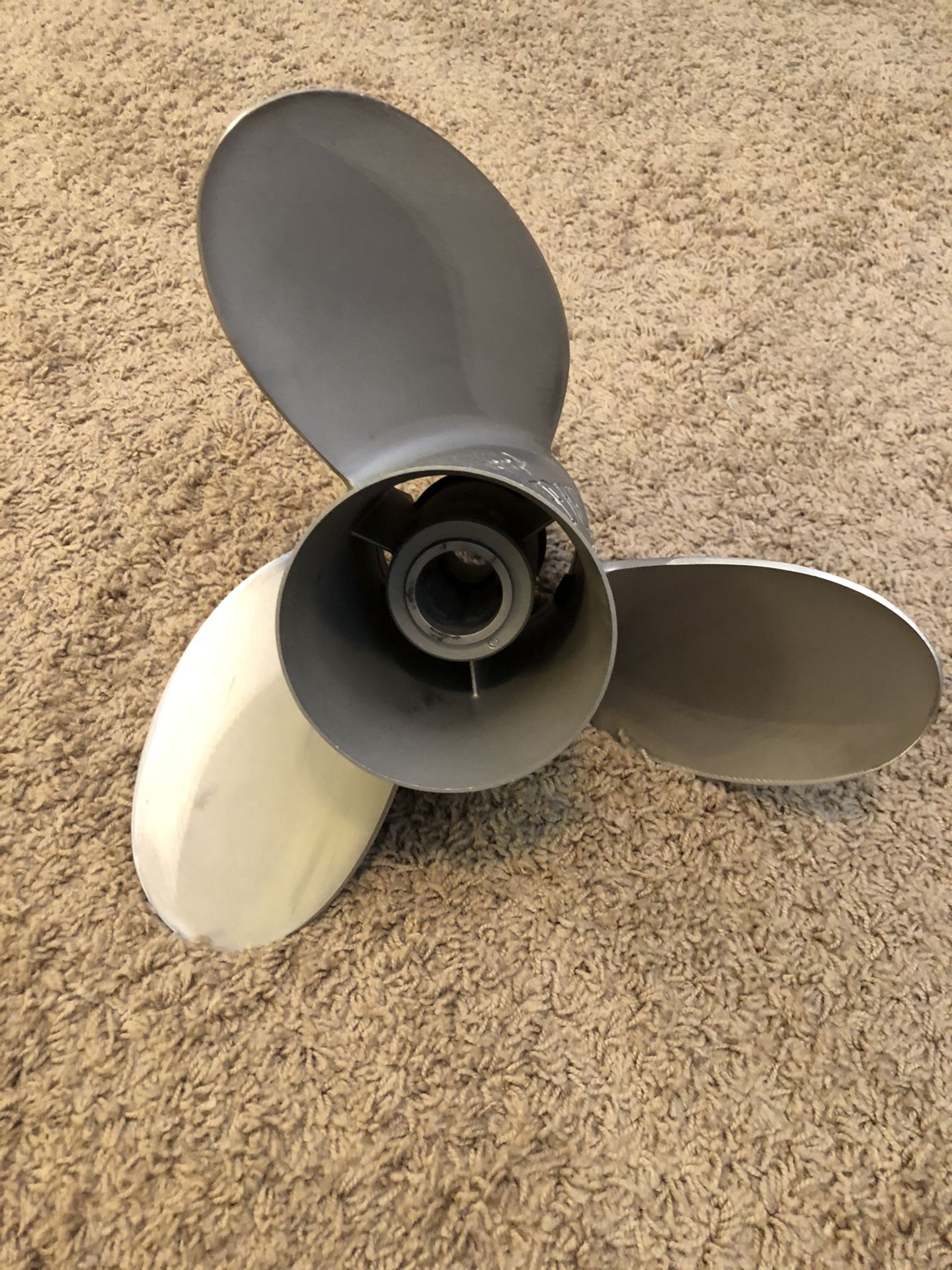 19 PITCH MERCURY MIRAGE PLUS 3 BLADE STAINLESS STEEL BOAT PROPELLER