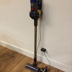 Dyson V8 Vacuum
