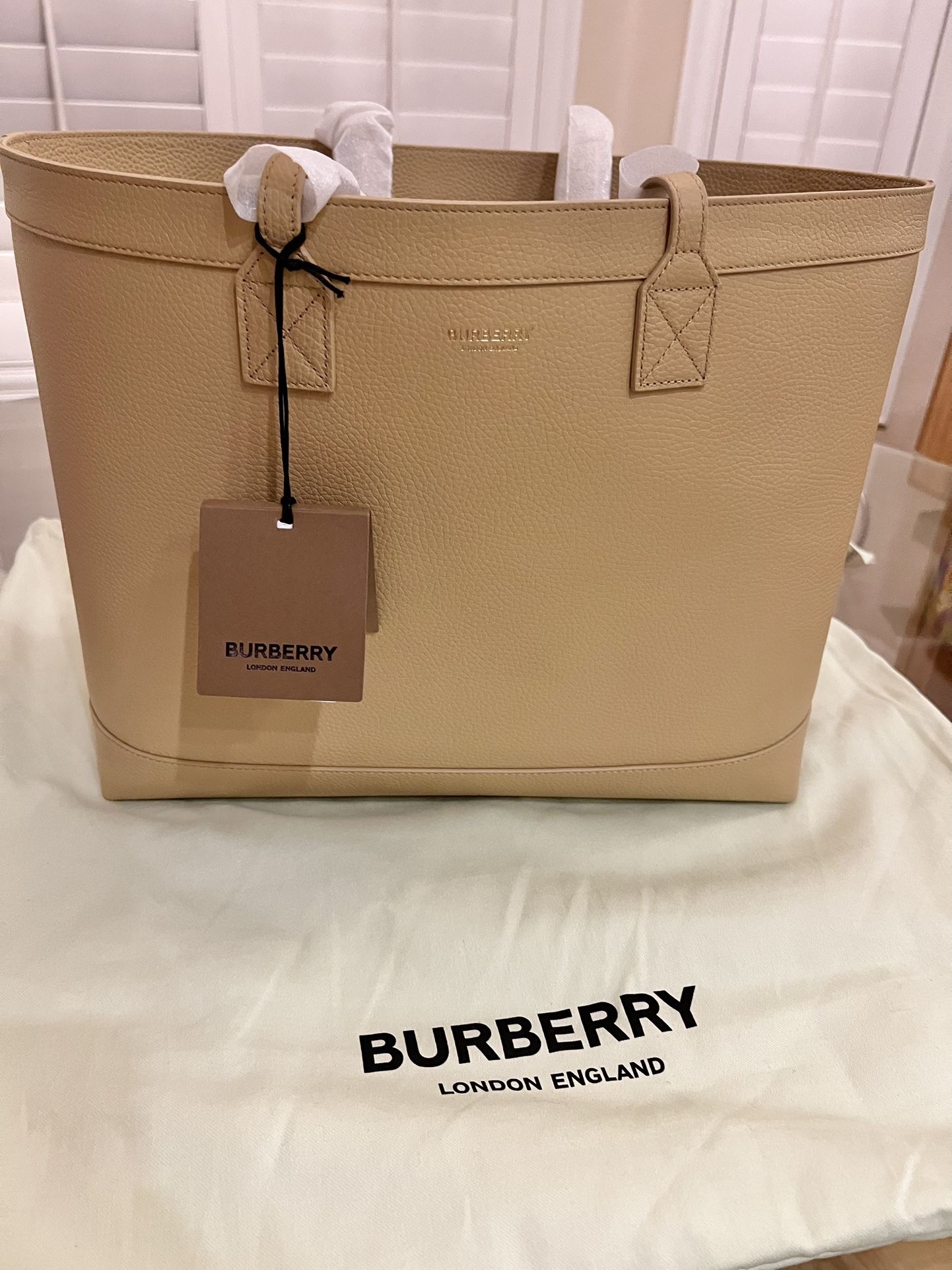 Authentic Burberry Tote Large almond