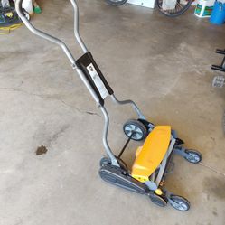 Fiskar Push Lawn Mower