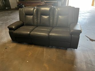 Leather Reclining Couch Great Condition Moving No Room For It Must Go Tonight