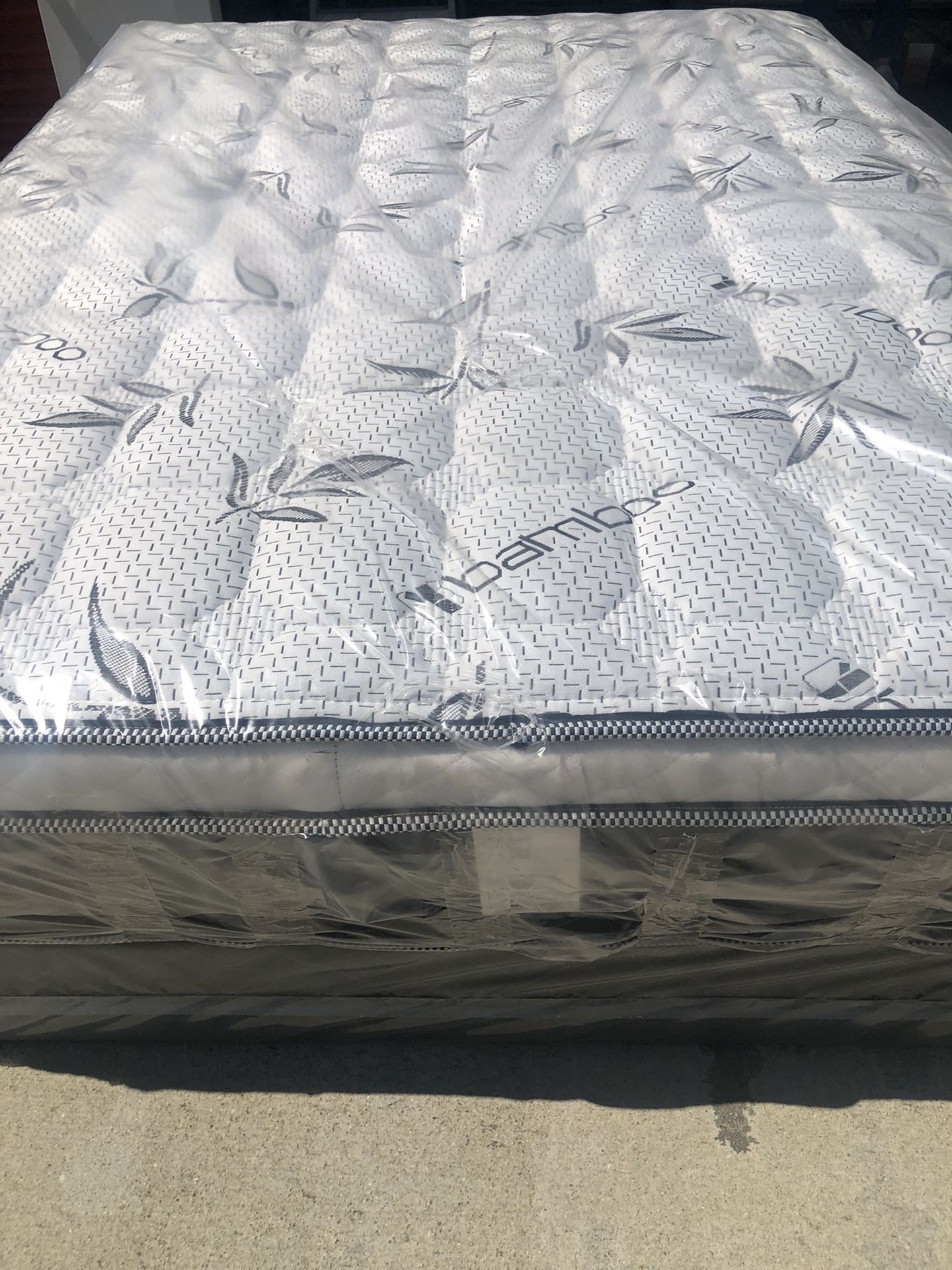 QUEEN PILLOW TOP MATTRESS WITH BOX SPRING ‼️