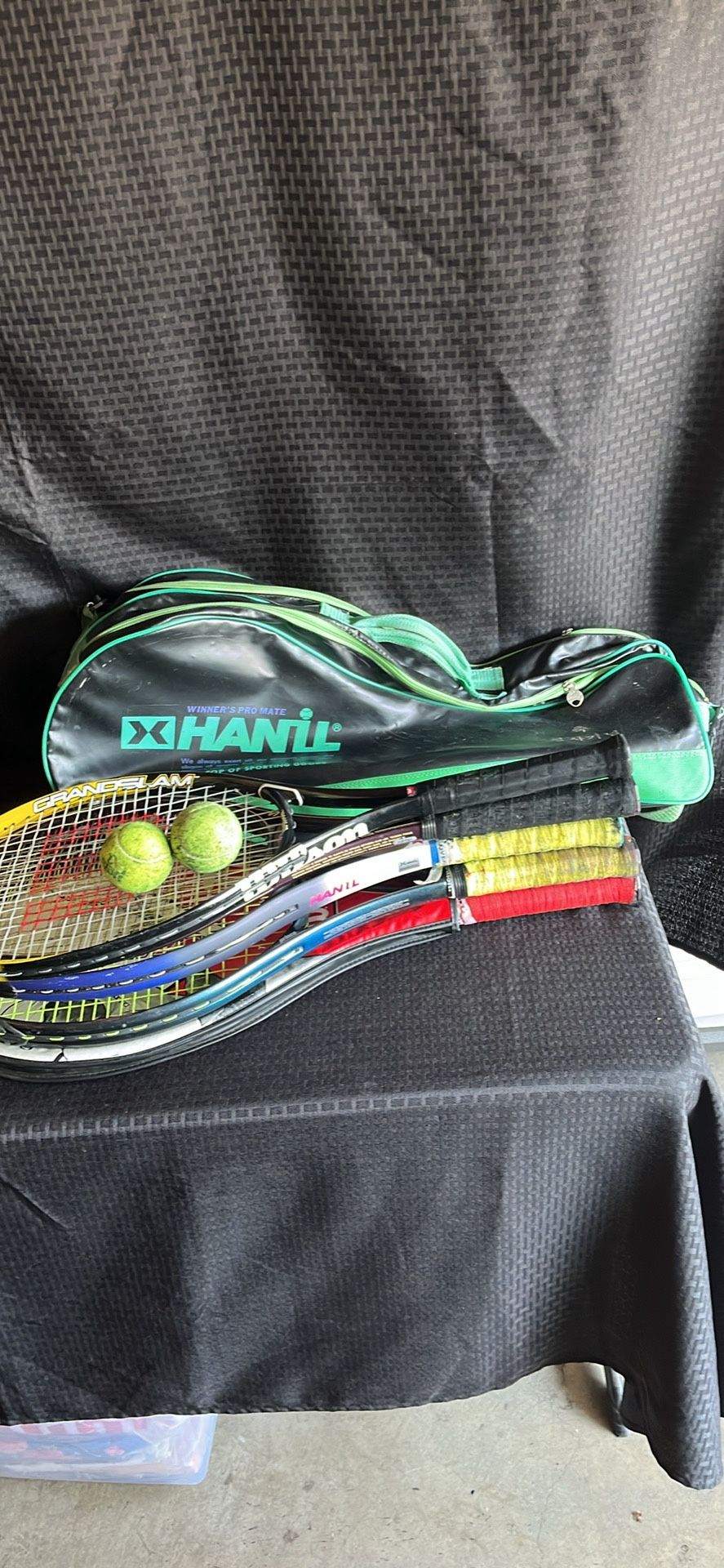 Set of 5 Tennis Racquets With Carry Case // 2Balls