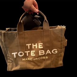 MARC JACOBS Medium Crossbody Tote