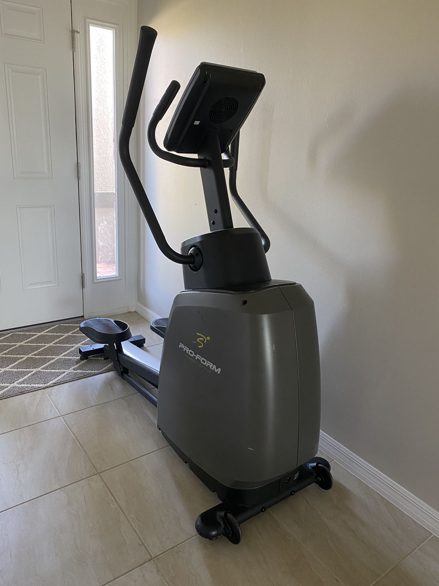 PRO-FORM ELLIPTICAL WORK OUT MACHINE