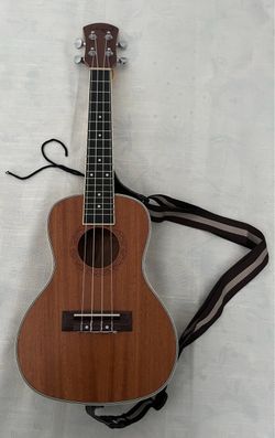 LOHANU UKULELE (LU-C) Comes With A Carrying Bag And A Strap