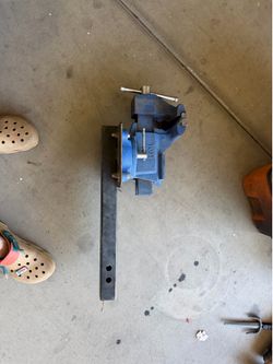 Yost 465 Vise on Hitch Mount