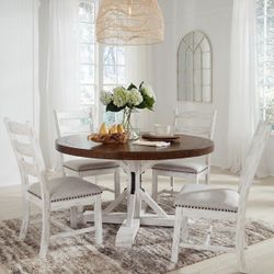 Valebeck Diningroom Set 