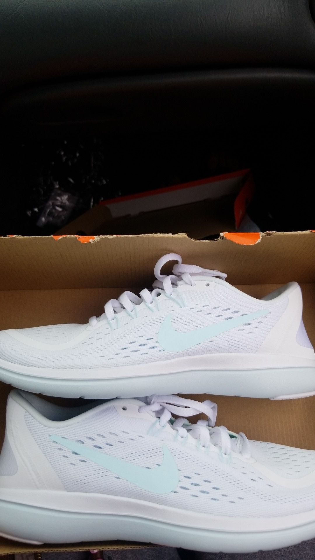 BN womens nikes s8 1/2