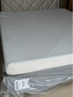 USED QUEEN SIZE MEMORY FOAM MATTRESS ONLY