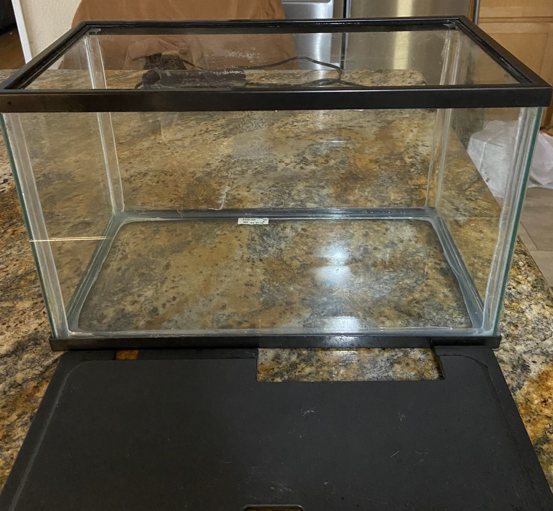 10 Gallon Fishtank With Led Light Lid And Pump Filter