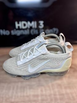 Nike VaporMax Womens Size 8 2021 Flyknit Sneakers Light Grey DC4112-100