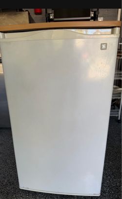 GE White Small Refrigerator