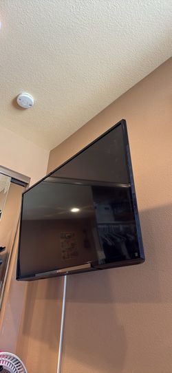 Sony Roku TV! 44 in flatscreen