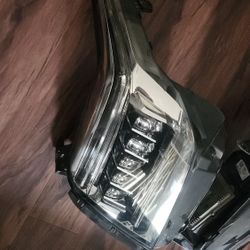 2015 / 2020 Cadillac Escalade Left Headlight 