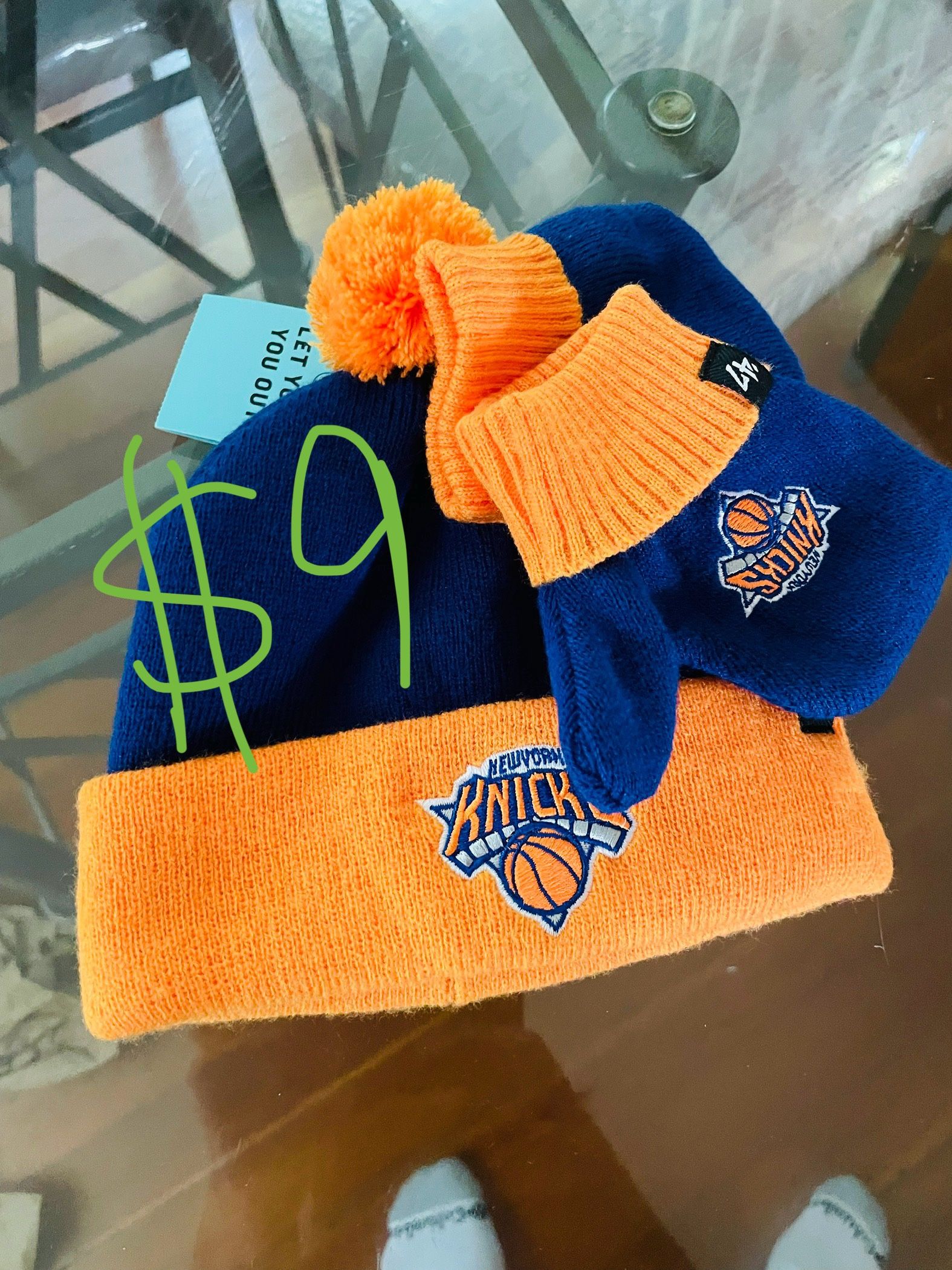 Brand New NY Knicks Baby Hat And Gloves