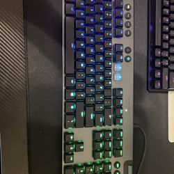 Logitech G815 