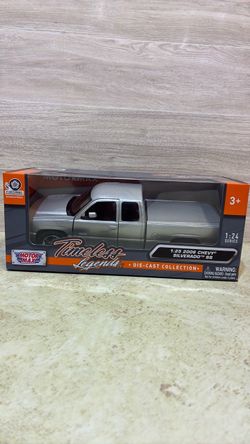 MotorMax 1:25 2006 Chevy Silverado SS Die-Cast 1:25