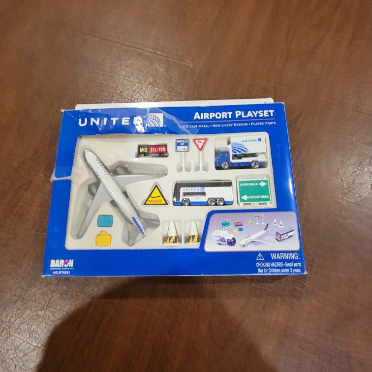 Daron United Airlines Airport Playset RT6261 Retired  Die Cast Set New. 
Open box, box wear