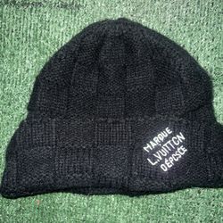 Lv Black Beanie/No Trades