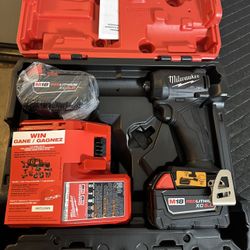 Milwaukee M18 FUEL SURGE 18V Lithium-Ion Brushless Cordless 1/4 in. Hex Impact Driver Kit