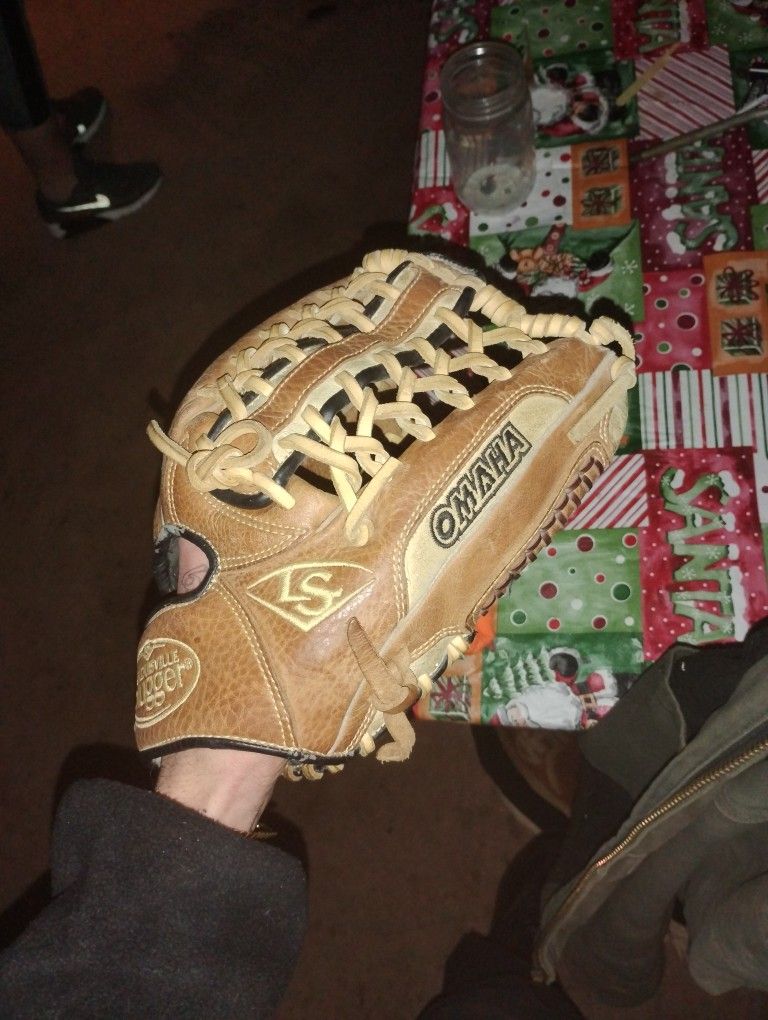 Louisville Slugger Omaha Legacy Series Softball Glove