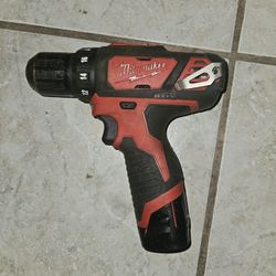 MILWAUKEE 12v Cordless Driver W x2 Batteries 