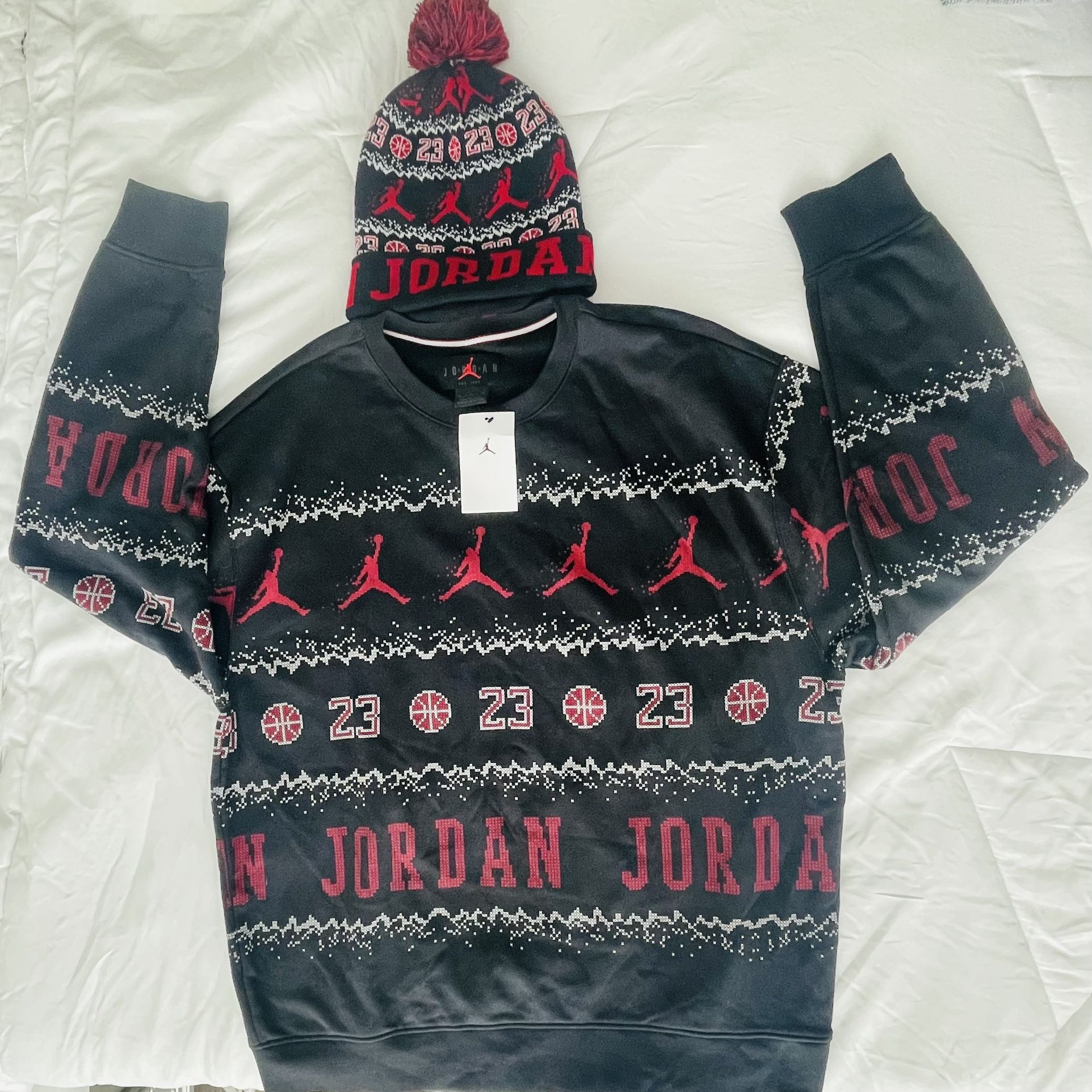 Jordan Essentials Holiday Fleece Mens XL  Jordan Festive Sweater With Beanie