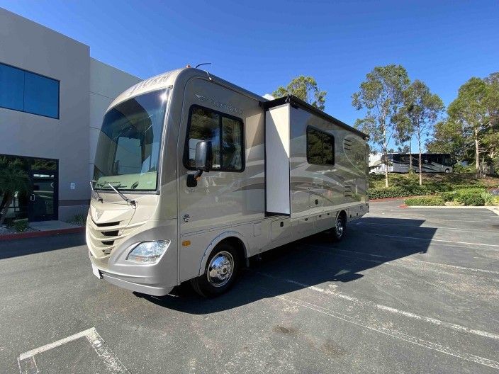 2014 Fleetwood Storm 28MS
