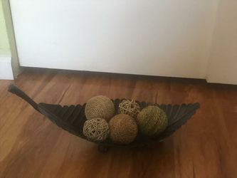 Metallic leaf centerpiece w/balls