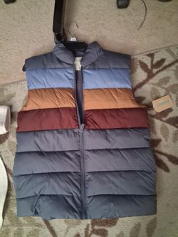 Boys Puffer Vest. New. Sz XL (18)