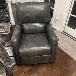 Must Sell ASAP!! Leather Recliner Make And Offer!