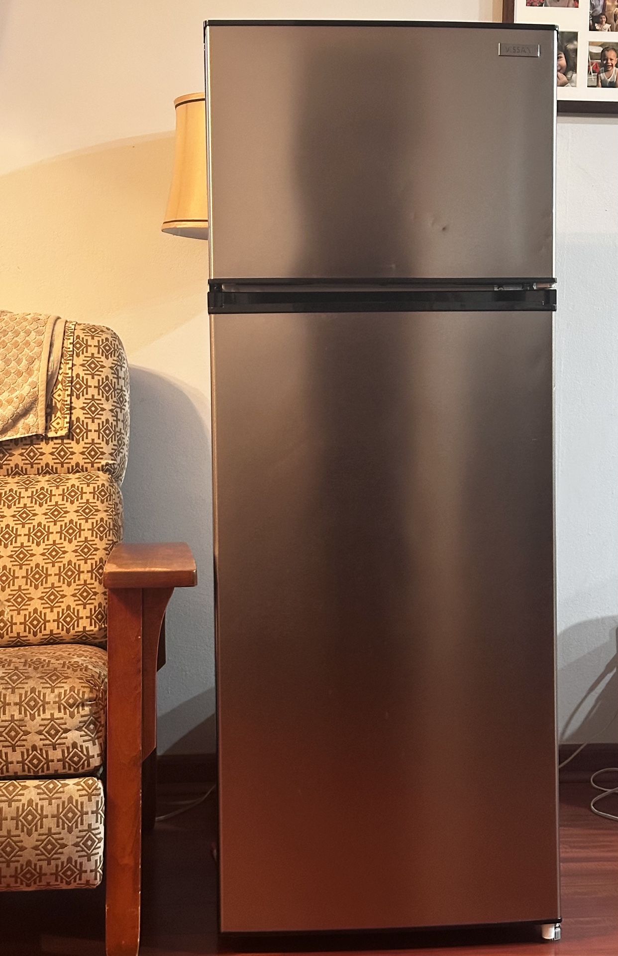 Vissani 4.5 cu ft 2 Door Mini Fridge Platinum Steel with Freezer