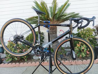2021 felt broam 60 gravel roadbike size 56cm large shimano sora 16 speeds like new..