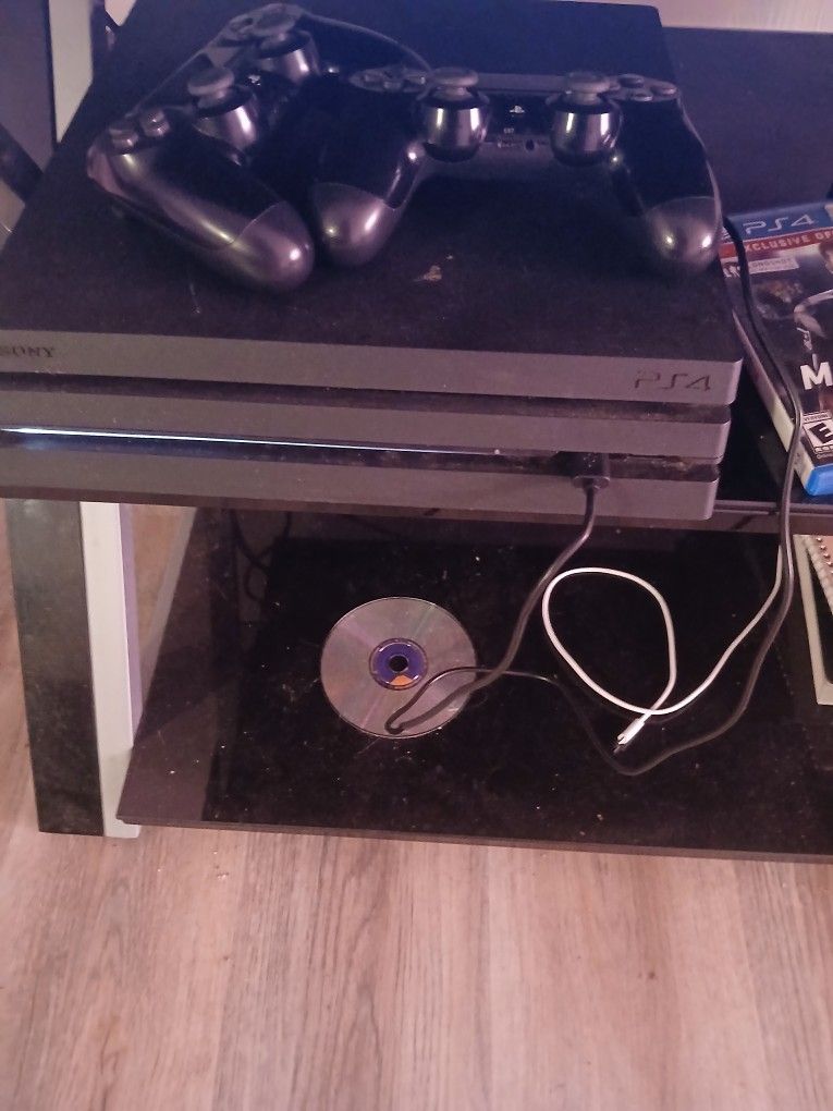 1tb Ps4 Pro And Controller And Game