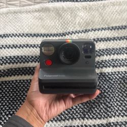 Polaroid Now Instant Camera – Black
