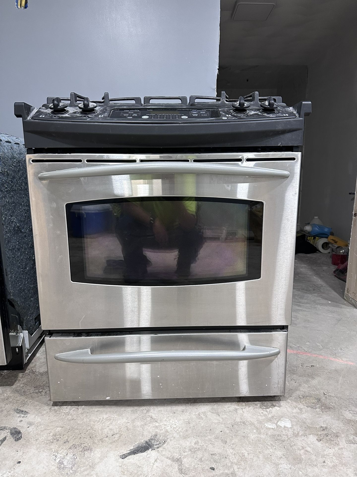 Gas Stove And Dishwasher 