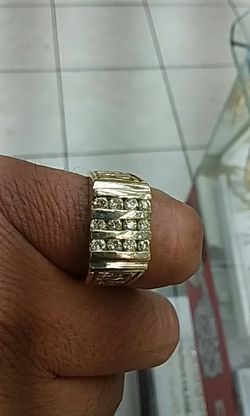 14k Gold Ring 1ct diamonds