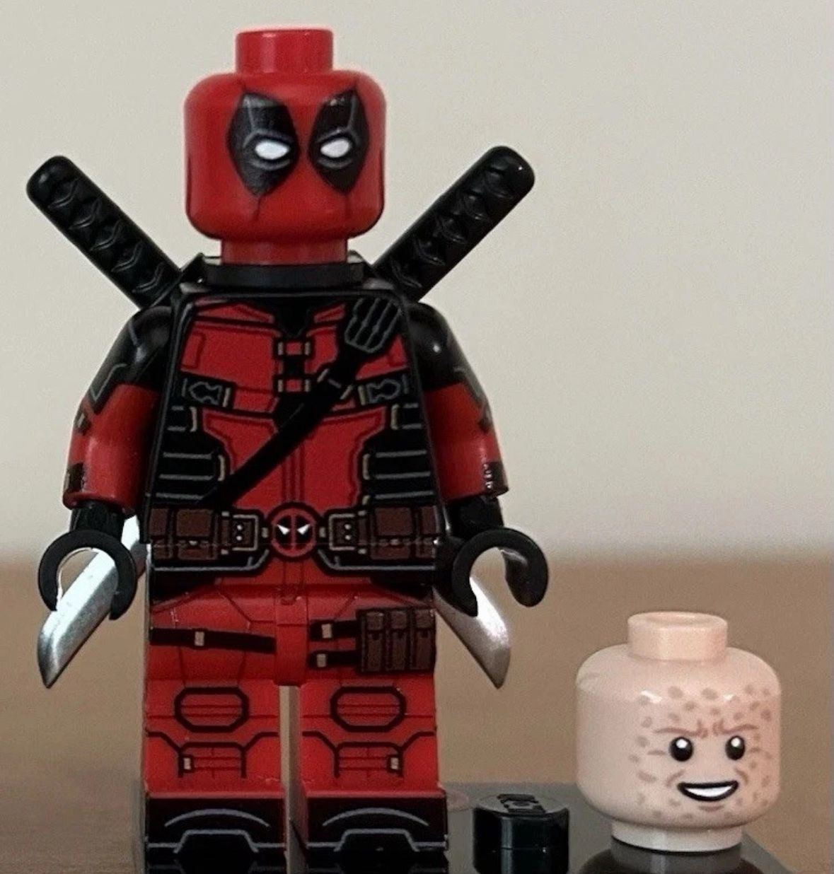 LEGO MARVEL DEADPOOL Minifigure