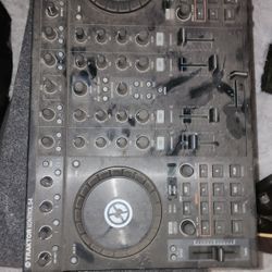 Traktor Kontrol S4 (Needs Repair)