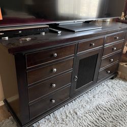 Hardwood 9-Drawer Dresser