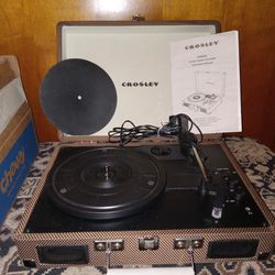 Crosley Portible Record Player + 2  Boxes Of 45rpm 