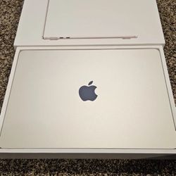 MacBook Air 13.6" Laptop - Apple M2 chip