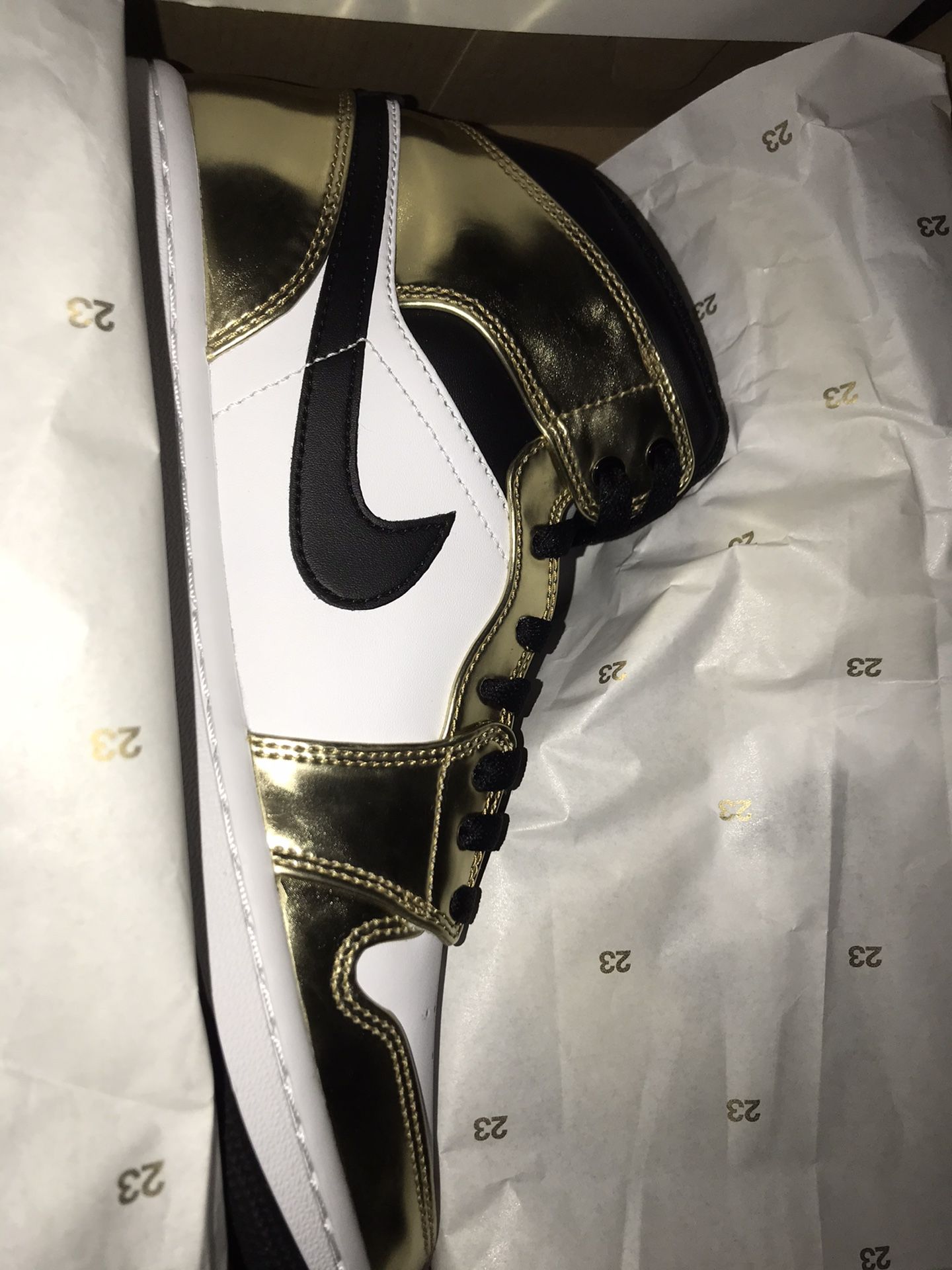 Jordan Metalíc Gold