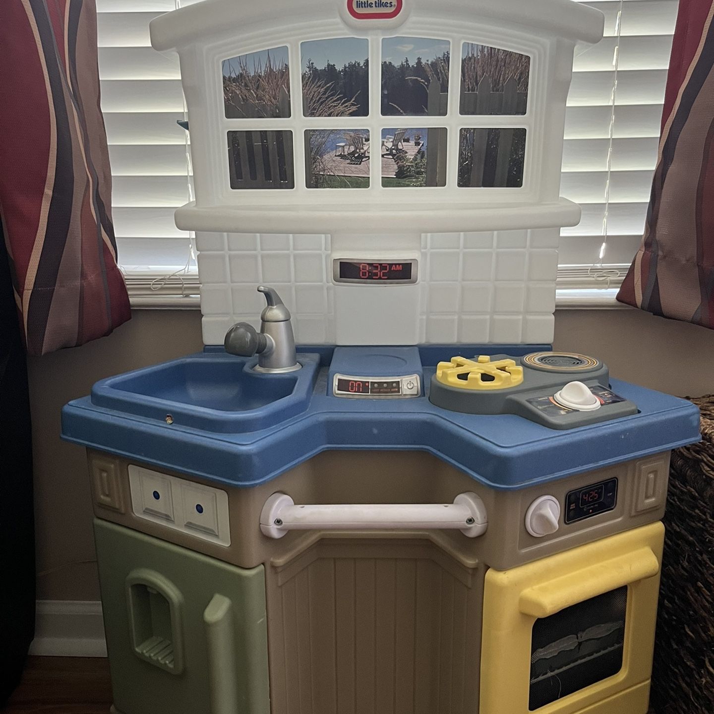 Little tikes kitchen with grill on side hotsell